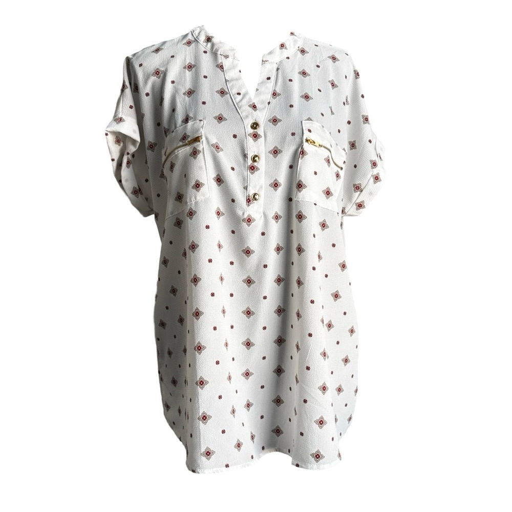 NWOT Flower & Feather Woman’s Size 1XL short sleeve blouse